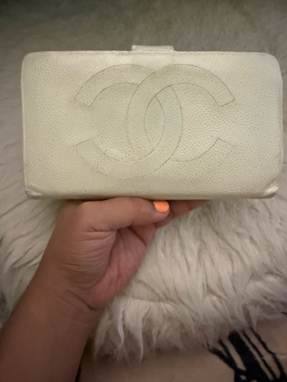 Authentic Vintage Chanel White Wallet - Picture 16 of 16